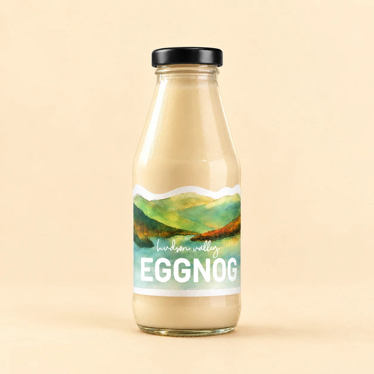 Hudson Valley Eggnog in der 250-ml-Glasflasche vor cremefarbenem Hintergrund